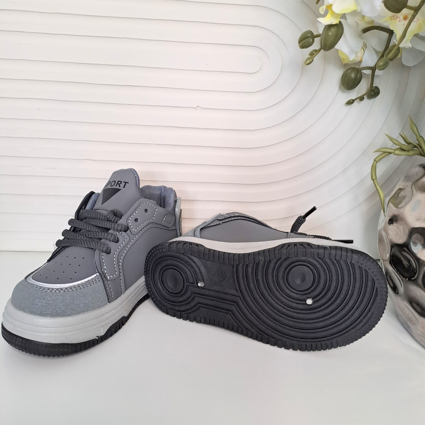 HED Sport Kidz Flat-Base Sneakers – Comfy & Durable