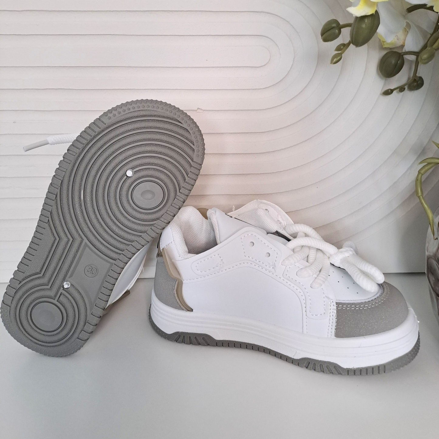 HED Sport Kidz Flat-Base Sneakers – Comfy & Durable