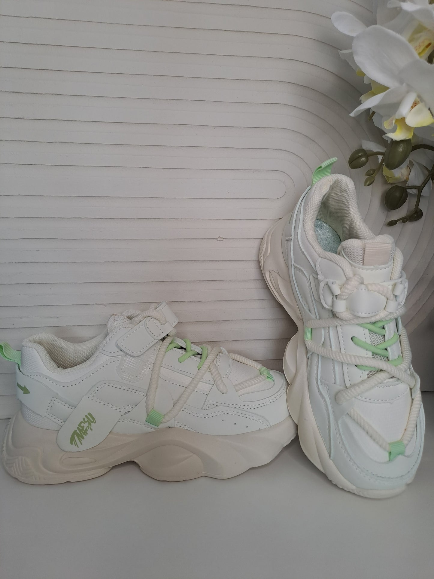 Kids TMESU Lime Green Detail Trainers – Sleek Off-White Base